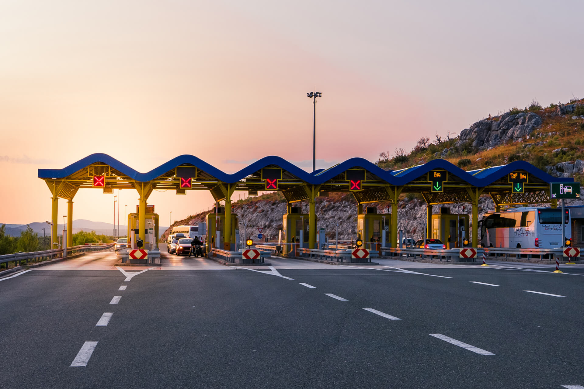 What Should Drivers Know About Toll Transponders - Featured Image Toll route.